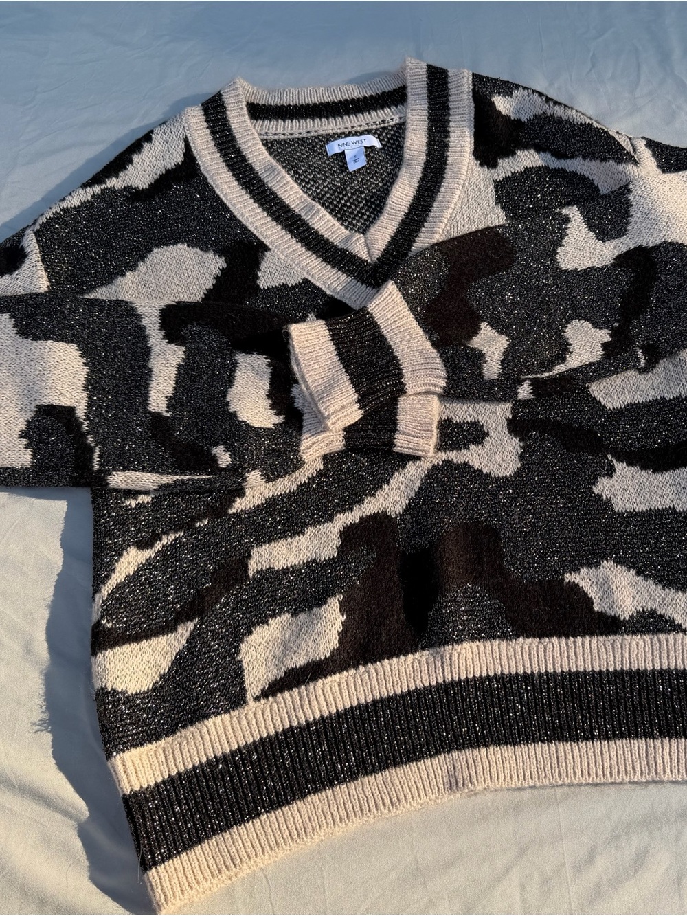 Nine West Black & Cream V-Neck Sweater - Abstract Knit - Picture 2 of 8